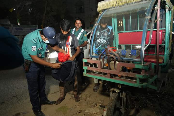 আইন-শৃঙ্খলা রক্ষায় ঢাকা মেট্রোপলিটন পুলিশের বিশেষ চেকপোস্ট কার্যক্রম