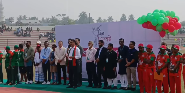 খুলনা জেলা স্টেডিয়ামে বর্ণাঢ্য আয়োজনে জিয়া ক্রিকেট টুর্নামেন্ট অনুষ্ঠিত হয়েছেন।