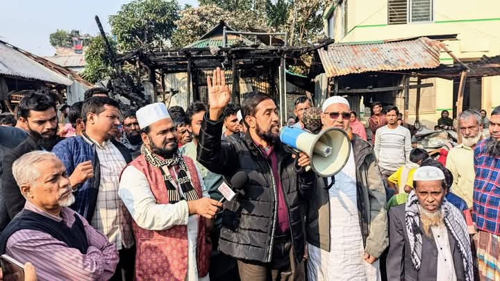 কড়াইলে অগ্নিদূর্গত এলাকা পরিদর্শন বৈষম্যহীন নতুন বাংলাদেশ গড়তে জামায়াতের হাতকে শক্তিশালী করুন -মোহাম্মদ সেলিম উদ্দিন।